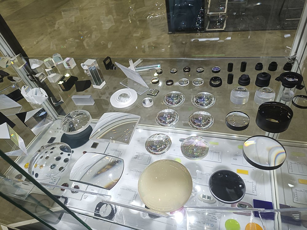 焦点新加坡非球面透镜展品摄图