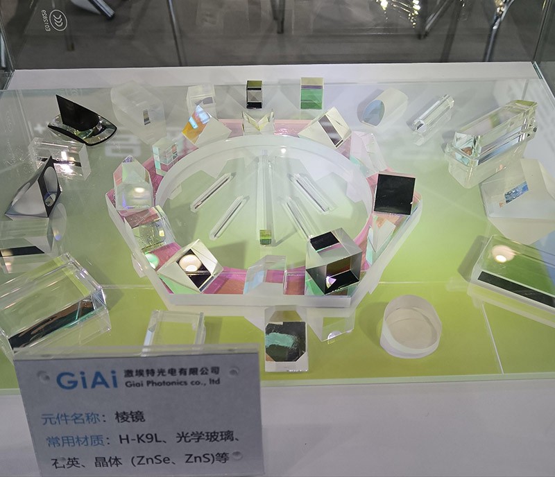 焦点棱镜展品正面图